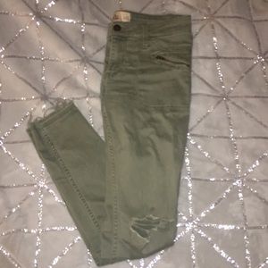 Hollister super skinny Ripped jeans